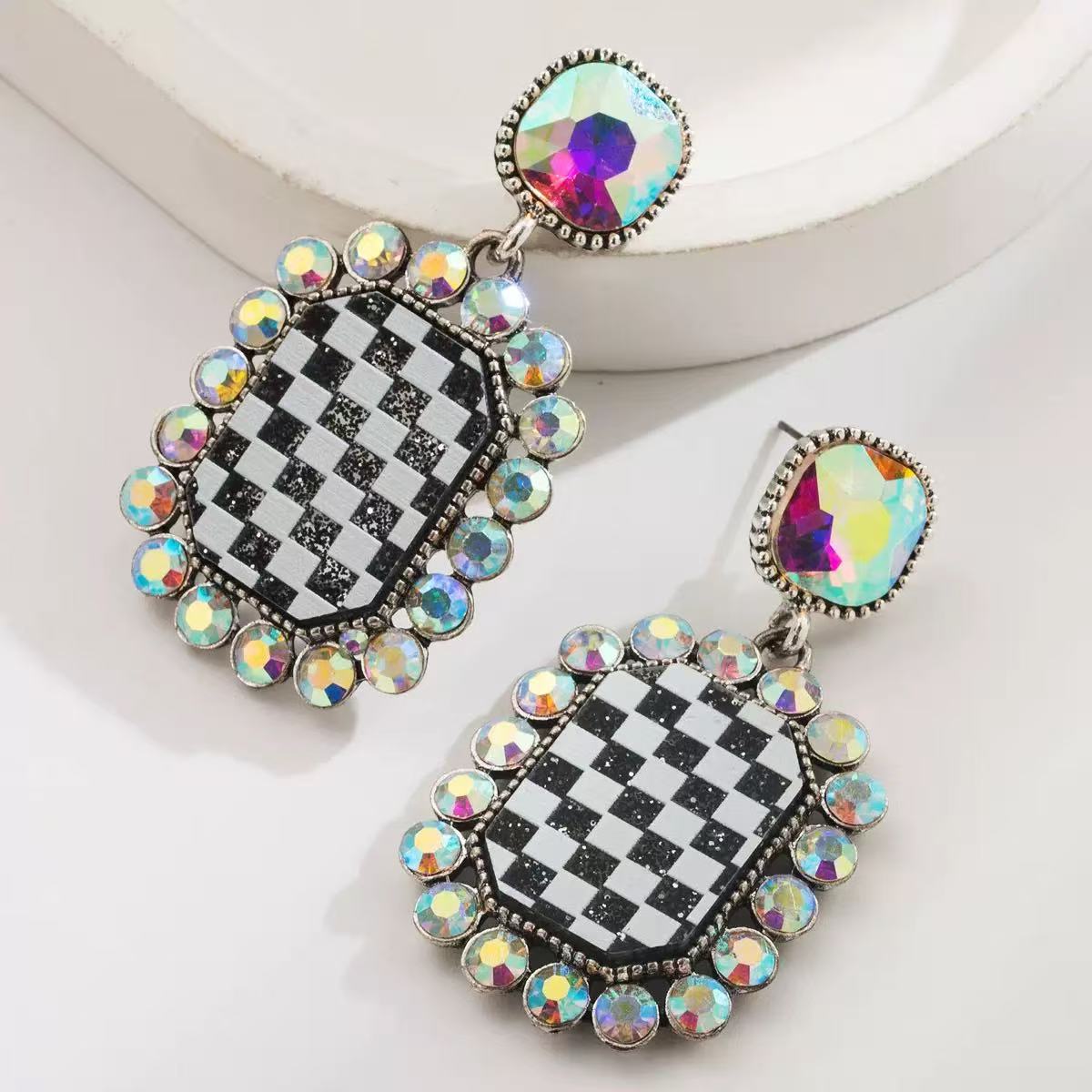 [DFC]New European And American Trend Fashion, Unique Diamond-encrusted Checkered Earrings, Women's Alloy Square Elegant Stud Earrings